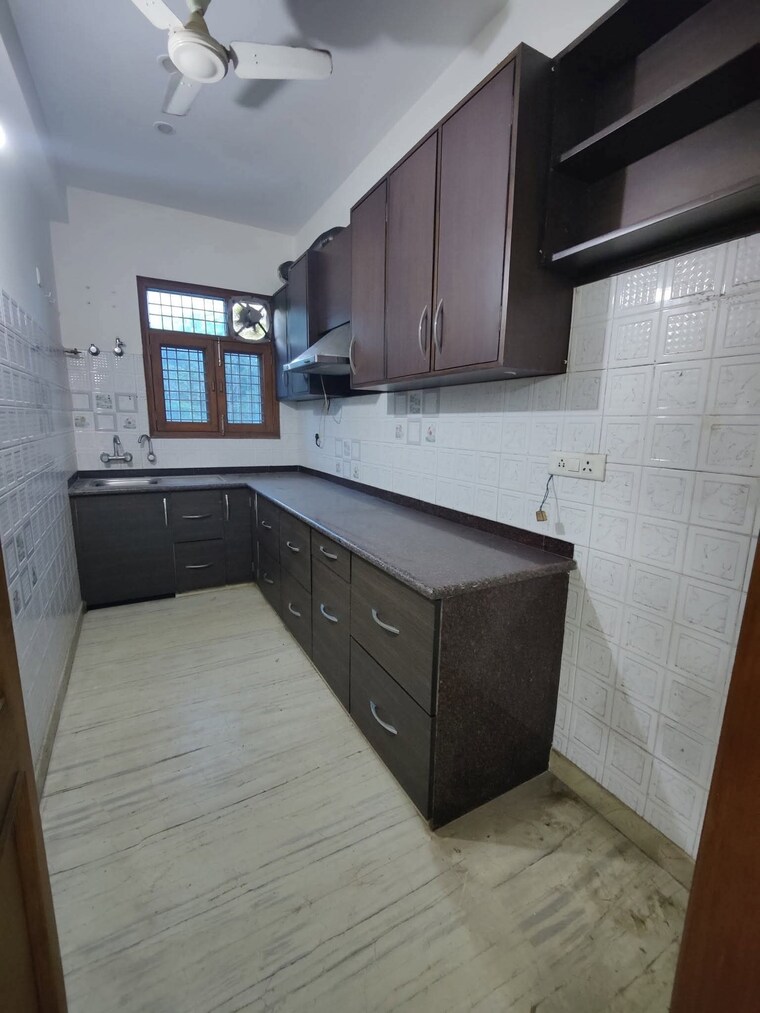 Kitchen, chattarpur 3 Bedroom 1150 Sq.Ft. Builder Floor In Chattarpur Delhi 9556118
