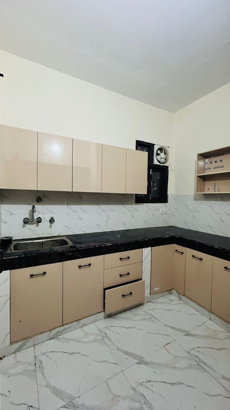 Kitchen, palam vihar 1 RK 400 Sq.Ft. Independent House In Palam Vihar Gurgaon 9556119