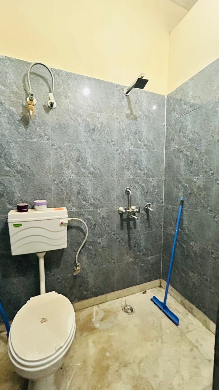 Bathroom, palam vihar 1 RK 400 Sq.Ft. Independent House In Palam Vihar Gurgaon 9556119