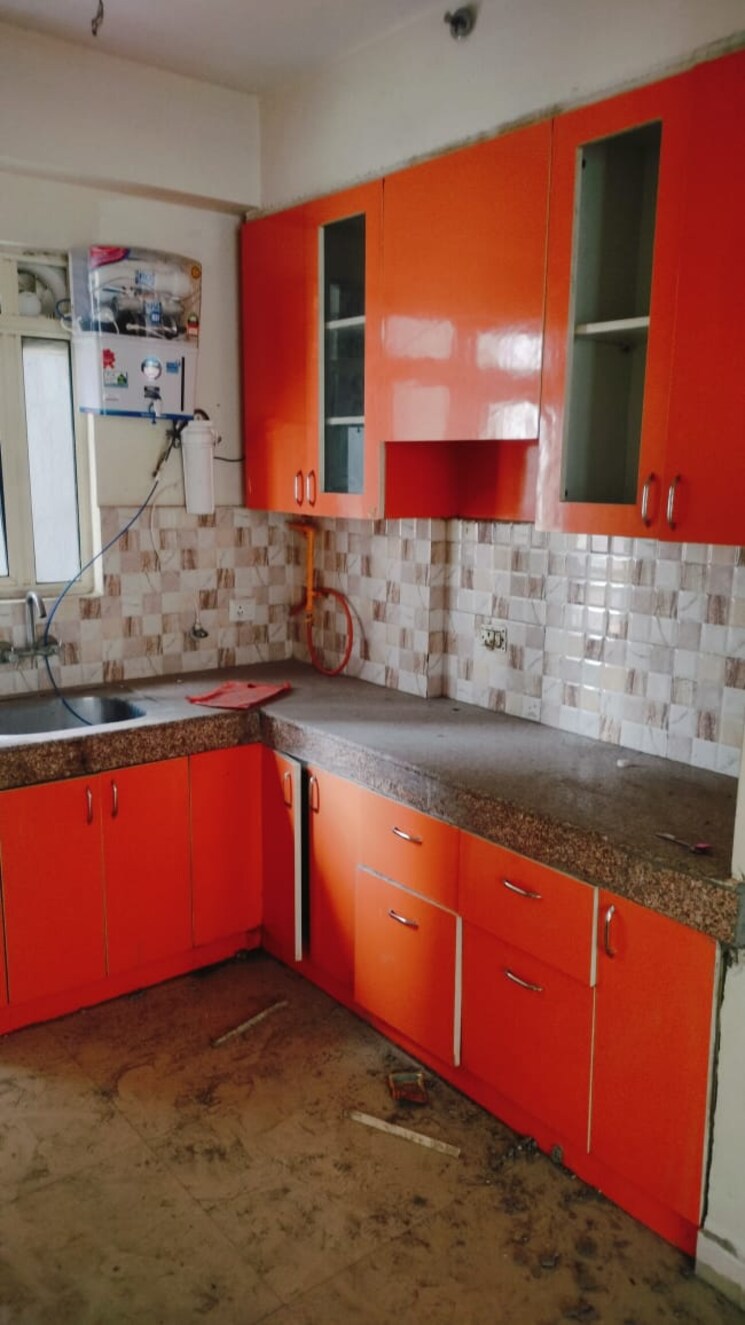 Kitchen, radicon-vedantam 3 Bedroom 1375 Sq.Ft. Apartment In Sector 16c Greater Noida Greater Noida 9556151