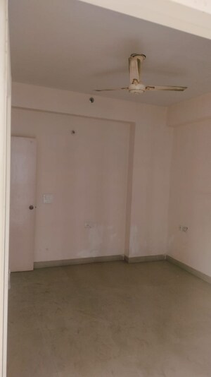 Room in 3 BHK Apartment at Radicon Vedantam, Sector 16c Greater Noida – for Rent