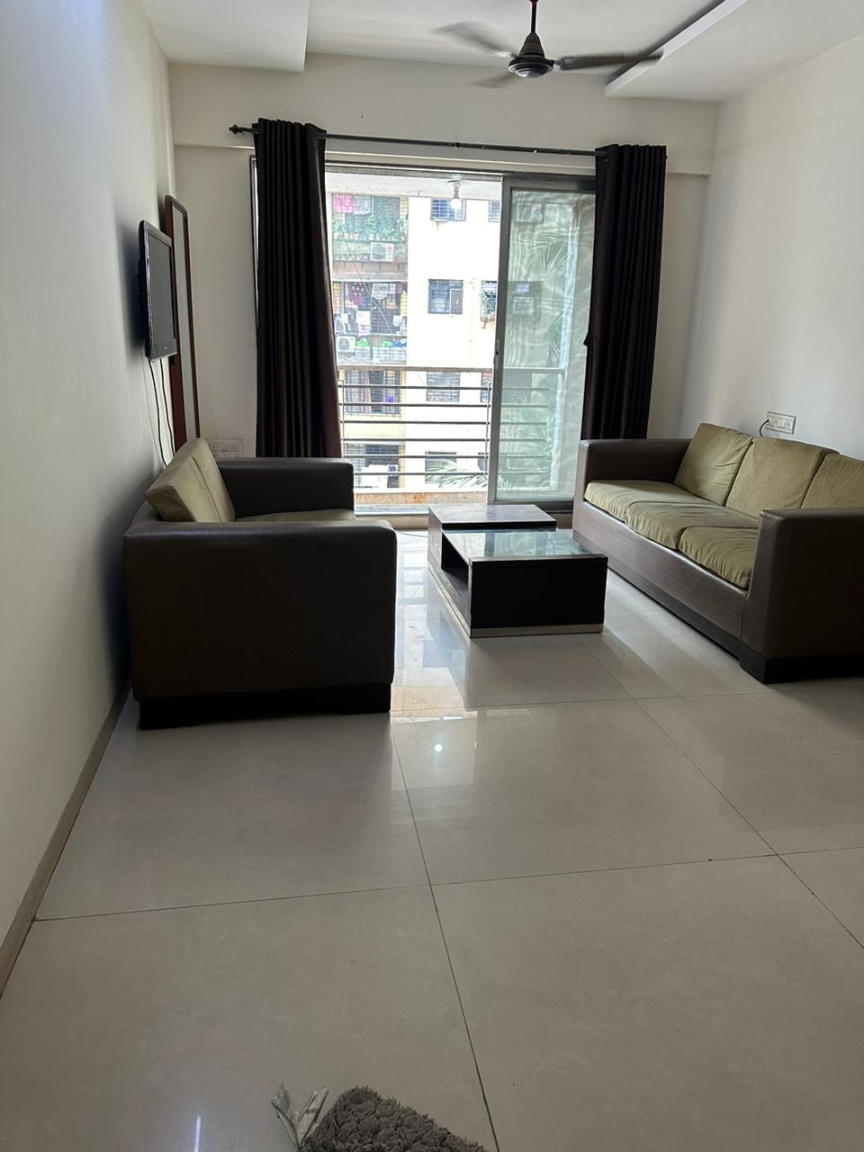2 BHK Apartment For Rent in Tulsi Chambers