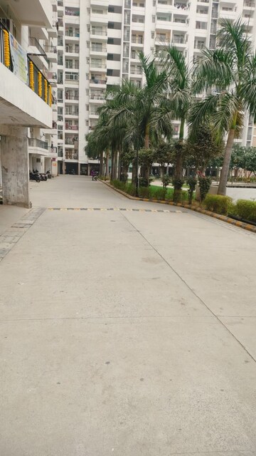 Parking in 3 BHK Apartment at Radicon Vedantam, Sector 16c Greater Noida – for Rent