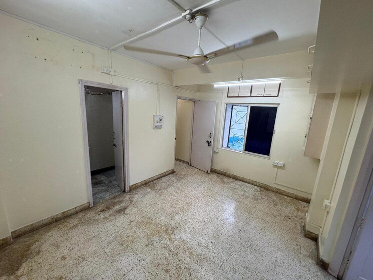 Room, model colony Commercial Office Space 1250 Sq.Ft. In Model Colony Pune 9556173