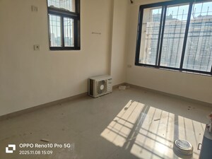 Room in 2 BHK Apartment at Lake Florence, Powai – for Rent