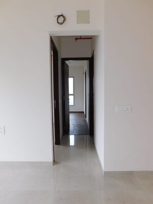 Room in 2 BHK Apartment at Piramal Vaikunth, Balkum Pada – for Rent