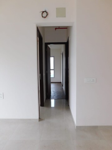 Room in 2 BHK Apartment at Piramal Vaikunth, Balkum Pada – for Rent