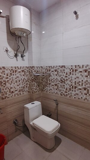 Bathroom in 1 RK Builder Floor at Sector 24 – for Rent