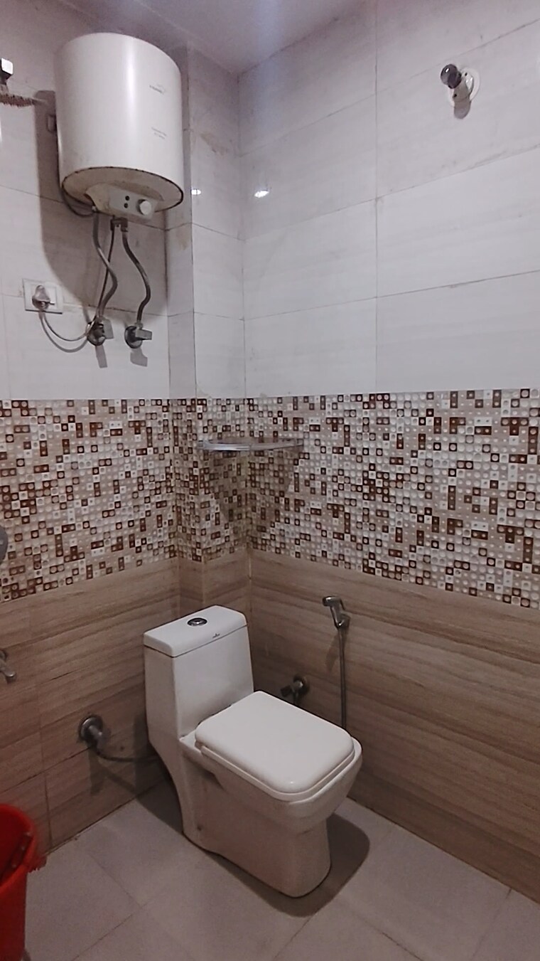 Bathroom, sector 24 1 RK 450 Sq.Ft. Builder Floor In Sector 24 Gurgaon 9556219