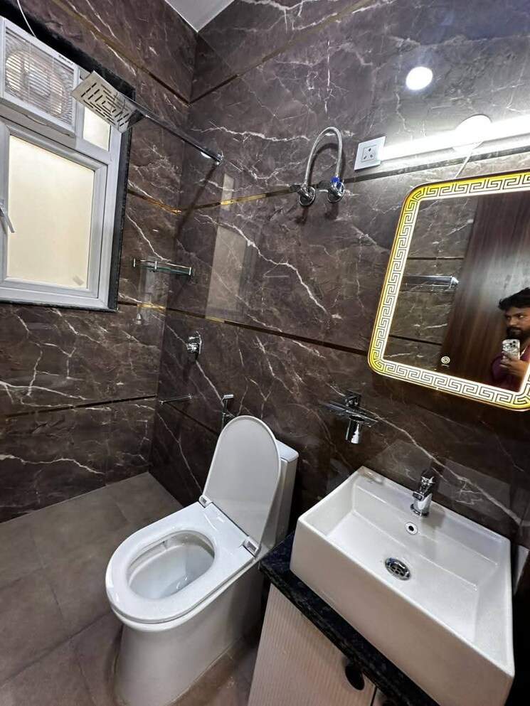 Attached Bathroom, saket 1 Bedroom 700 Sq.Ft. Apartment In Saket Delhi 9556255