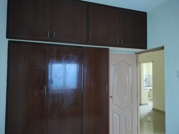 Furnished Amenities in 2 BHK Builder Floor at Anakaputhur – for Sale