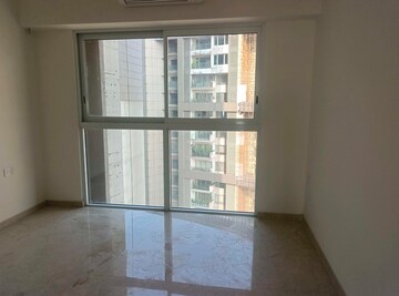 Room in 4 BHK Apartment at Lokhandwala Minerva Mahalaxmi, Mahalaxmi – for Sale