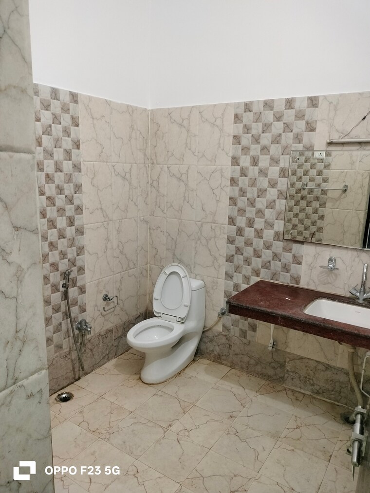 Bathroom, gomti nagar 3 Bedroom 3200 Sq.Ft. Builder Floor In Gomti Nagar Lucknow 9556380