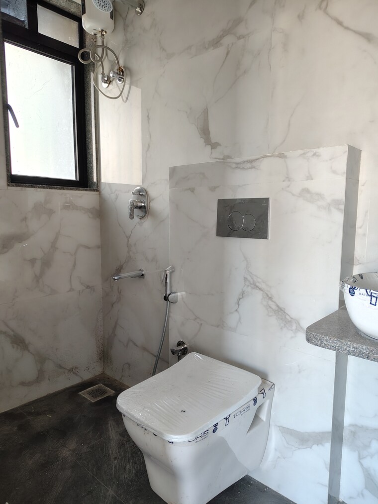 Bathroom, prem-sagar-chs-santacruz-west 3 Bedroom 1050 Sq.Ft. Apartment In Santacruz West Mumbai 9556427
