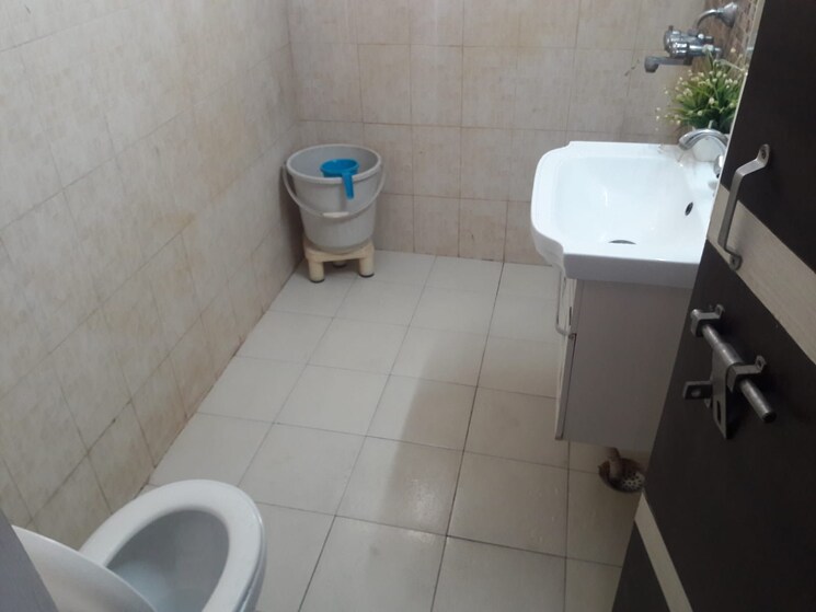 Attached Bathroom, gomti nagar 3 Bedroom 1750 Sq.Ft. Apartment In Gomti Nagar Lucknow 9556445