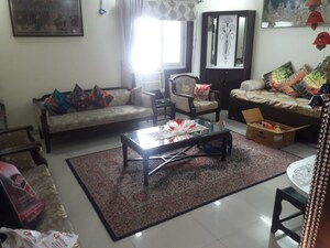 Living Room in 3 BHK Apartment at Gomti Nagar – for Rent