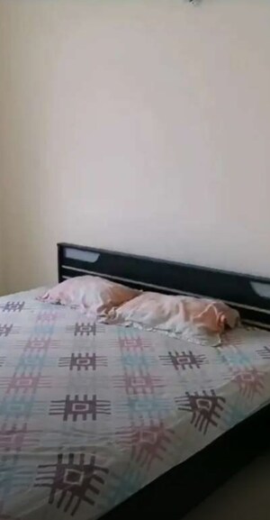 Bedroom in 3 BHK Apartment at Gomti Nagar – for Rent