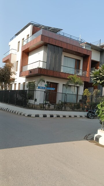 3 BHK Builder Floor For Rent in Aerocity