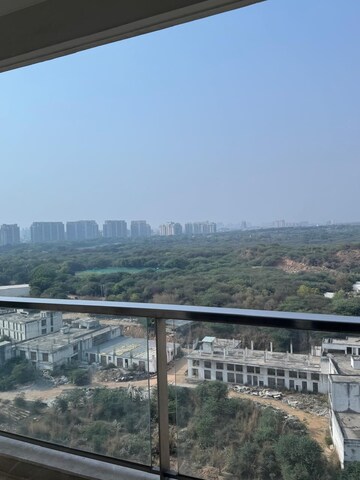 Plot Area in 3 BHK Apartment at DLF The Crest, Sector 54 – for Rent