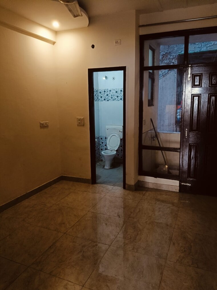 Room, guru-nanak-enclave 3 Bedroom 100 Sq.Yd. Builder Floor In Dhakoli Zirakpur 9556550