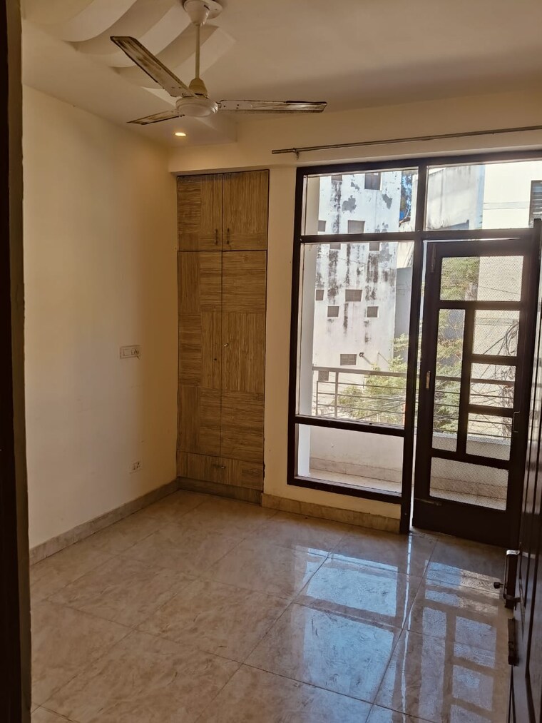 Room, guru-nanak-enclave 3 Bedroom 100 Sq.Yd. Builder Floor In Dhakoli Zirakpur 9556550