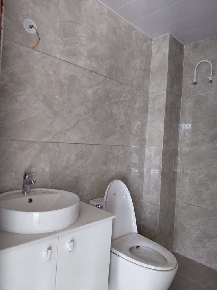 Bathroom, rajpur road 2 Bedroom 1253 Sq.Ft. Apartment In Rajpur Road Dehradun 9557529