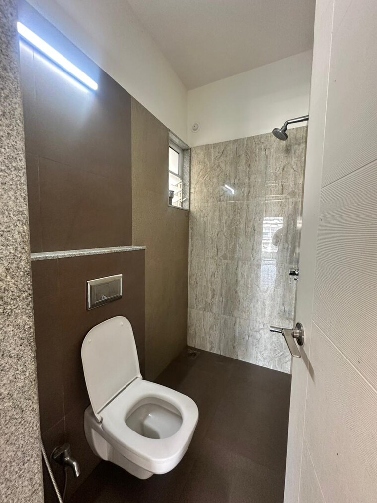 Bathroom, rohan-kritika 3 Bedroom 2000 Sq.Ft. Apartment In Sinhagad Road Pune 9556576