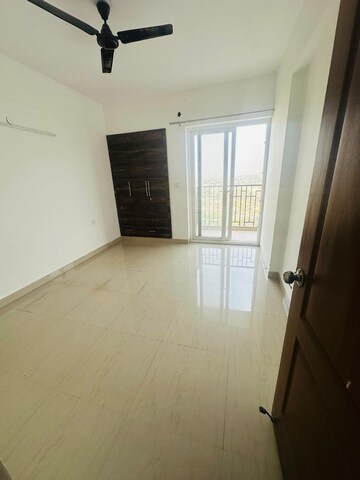 Room in 3 BHK Villa at Amrapali Leisure Valley, Tech Zone 4 Greater Noida – for Sale