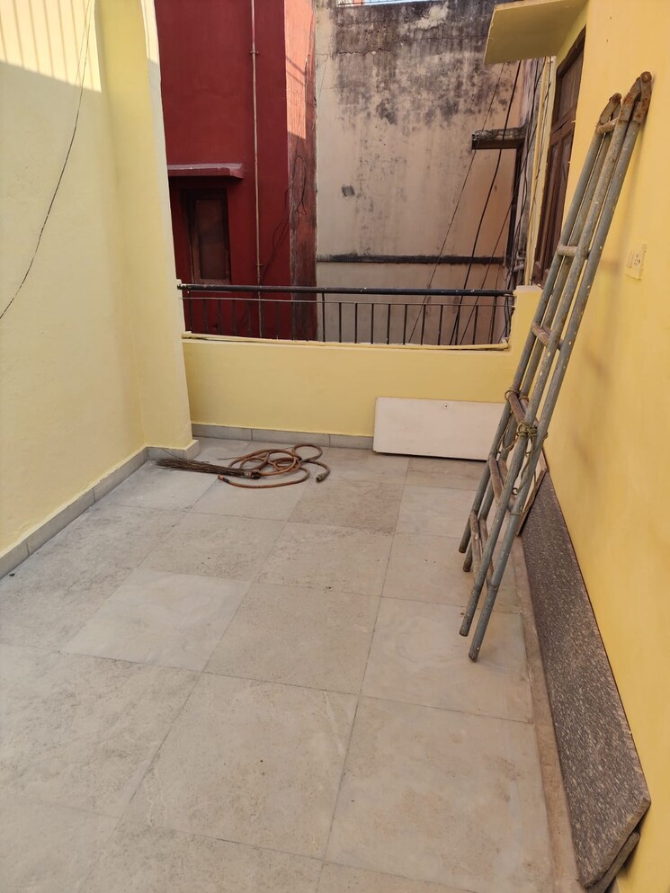 Balcony, munirka 5 Bedroom 250 Sq.Yd. Builder Floor In Munirka Delhi 9556646