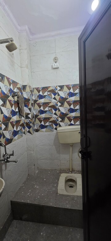 Team Area in 2 BHK Builder Floor at Raja Puri – for Sale