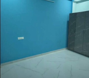 Room in 2 BHK Apartment at Hazratganj – for Rent