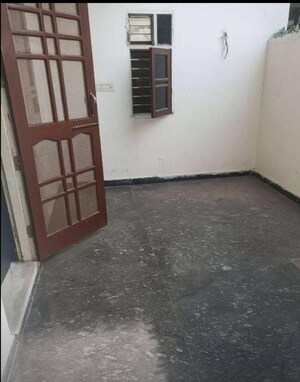 Room in 3 BHK Independent House at Madhopura – for Sale