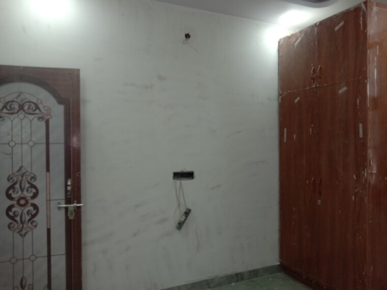 Room, dwarka mor 3 Bedroom 900 Sq.Ft. Builder Floor In Dwarka Mor Delhi 9556726