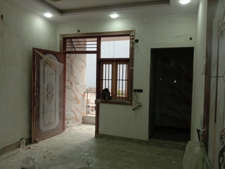 Room, dwarka mor 3 Bedroom 900 Sq.Ft. Builder Floor In Dwarka Mor Delhi 9556726