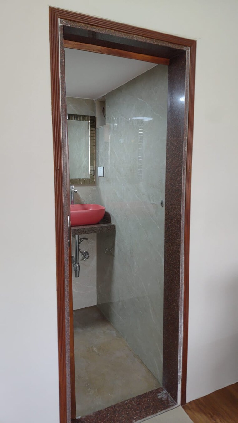 Washroom, bandra west Commercial Office Space 765 Sq.Ft. In Bandra West Mumbai 9556793