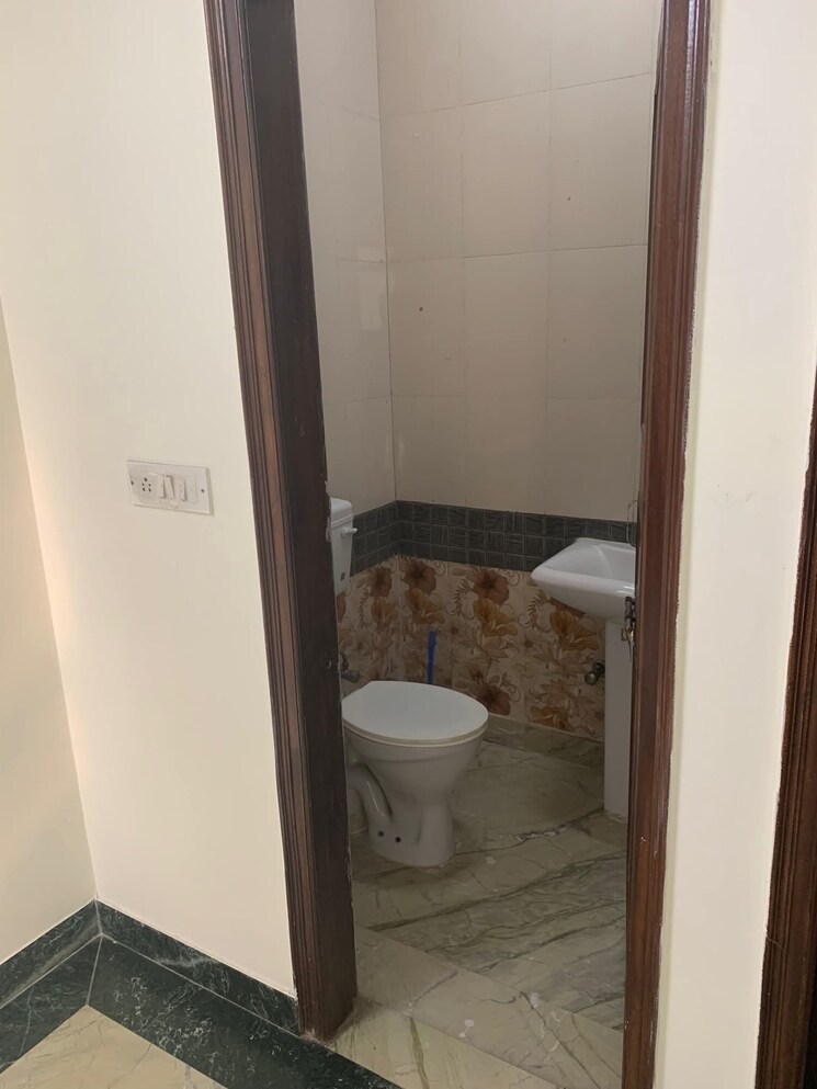 Bathroom, chattarpur 2 Bedroom 850 Sq.Ft. Builder Floor In Chattarpur Delhi 9556787
