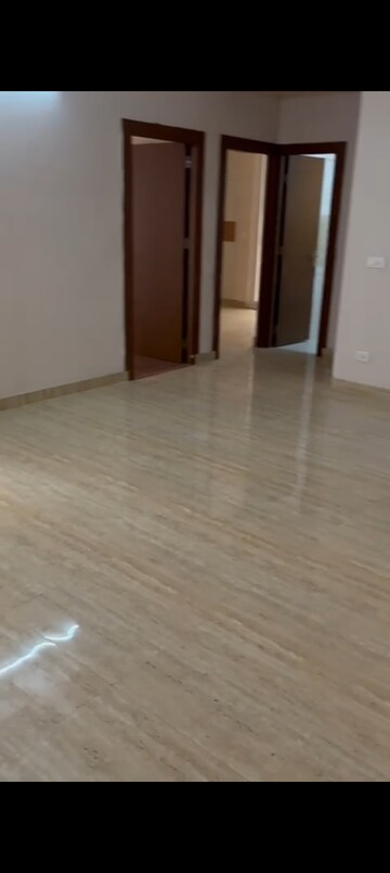 Room in 3 BHK Apartment at Amrapali Golf Homes, Sector 4 Greater Noida – for Rent