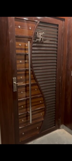 Staircase in 3 BHK Apartment at Amrapali Golf Homes, Sector 4 Greater Noida – for Rent