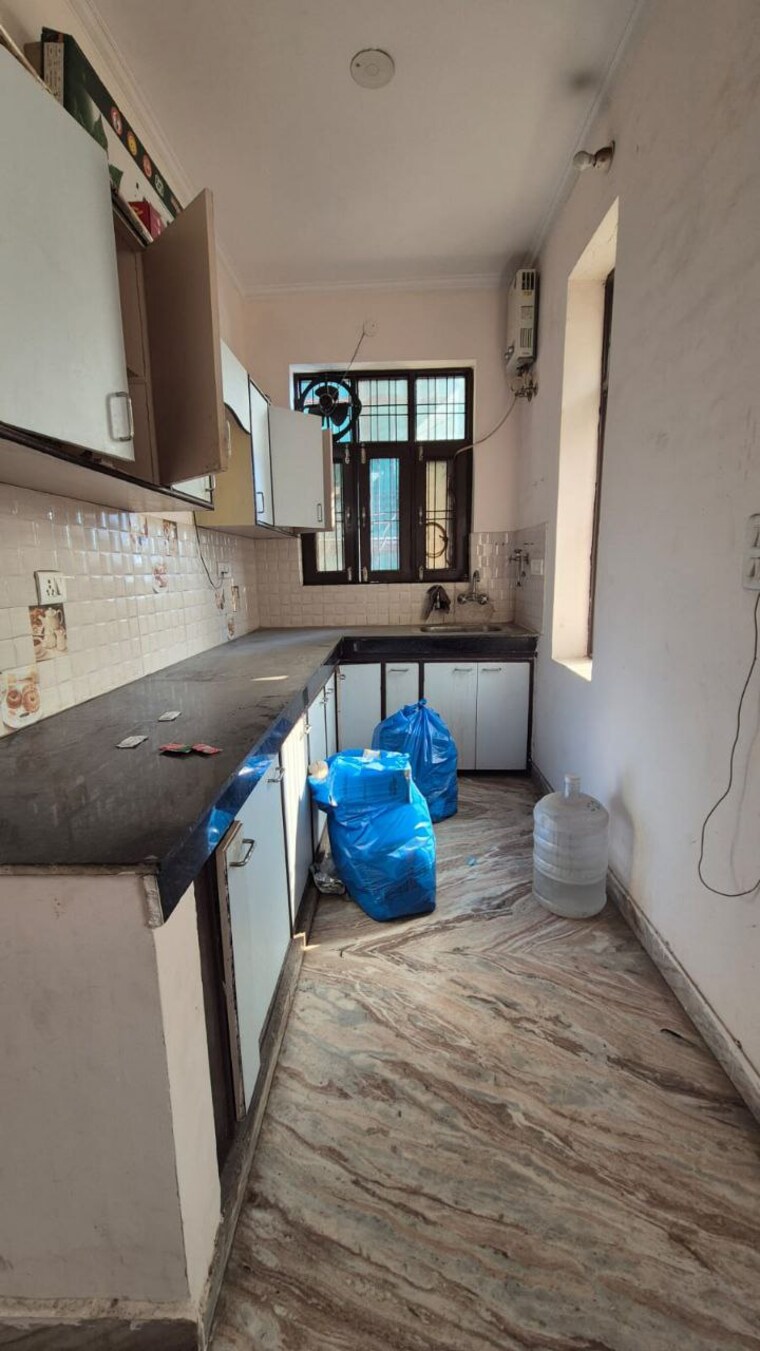 Kitchen, sainik colony 2 Bedroom 810 Sq.Ft. Builder Floor In Sainik Colony Faridabad 9556850