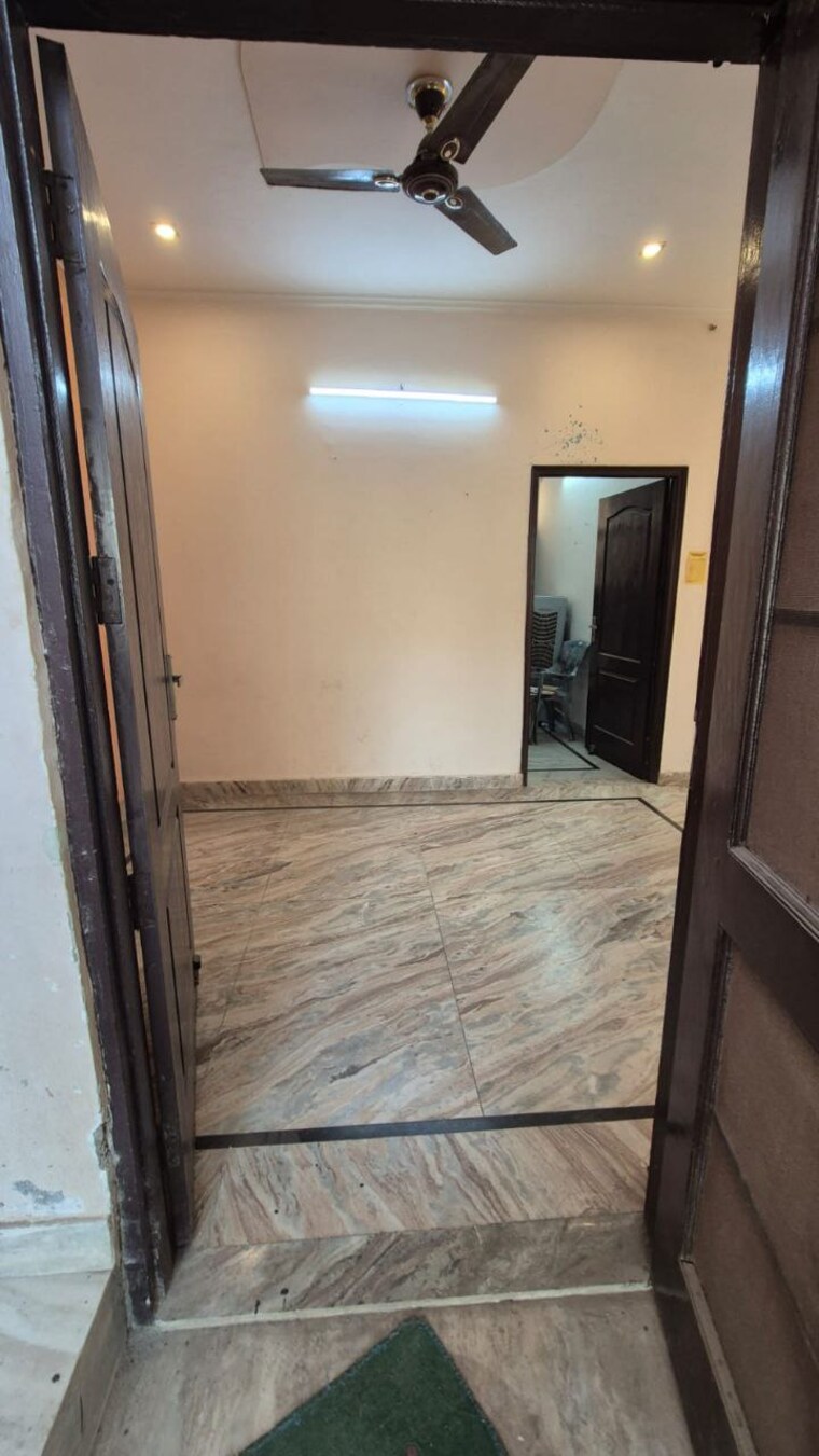 Room, sainik colony 2 Bedroom 810 Sq.Ft. Builder Floor In Sainik Colony Faridabad 9556850