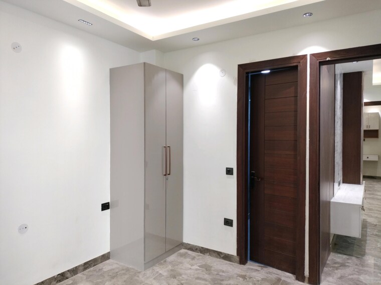 Room, sector 5 dwarka 3 Bedroom 1600 Sq.Ft. Apartment In Sector 5 Dwarka Delhi 9556935