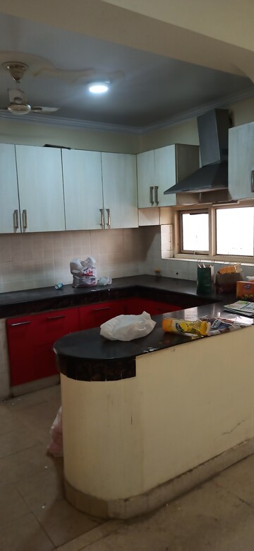 Parking in 4 BHK Apartment at Emerald Green, Sector 52 – for Rent