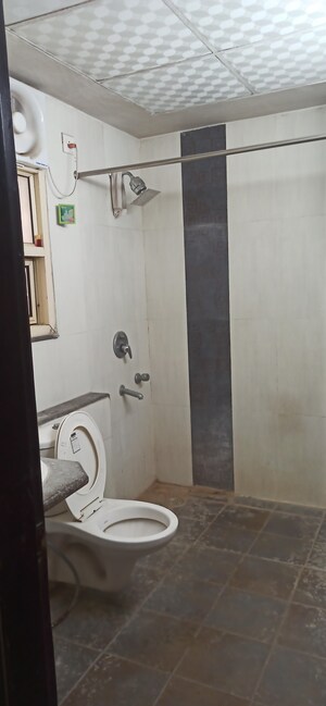 Furnished Amenities in 4 BHK Apartment at Emerald Green, Sector 52 – for Rent