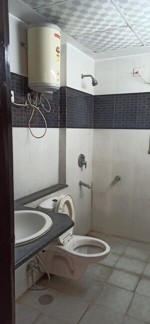 Bathroom in 4 BHK Apartment at Emerald Green, Sector 52 – for Rent
