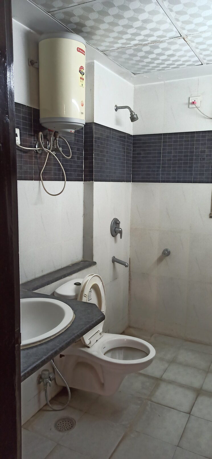 Bathroom, emerald-green 4 Bedroom 2950 Sq.Ft. Apartment In Sector 52 Gurgaon 9557012