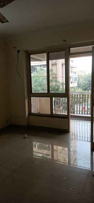 Kitchen in 4 BHK Apartment at Emerald Green, Sector 52 – for Rent