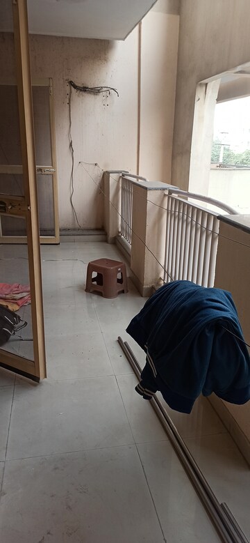 Master Bedroom in 4 BHK Apartment at Emerald Green, Sector 52 – for Rent