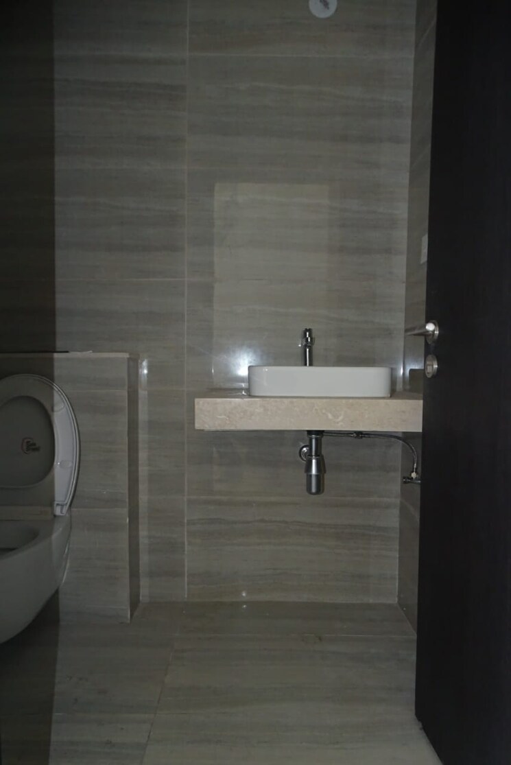 Bathroom, oberoi-realty-esquire 4 Bedroom 2800 Sq.Ft. Apartment In Goregaon East Mumbai 9556966