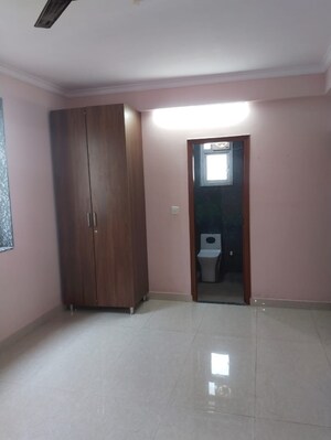 Room in 2 BHK Apartment at Sector 5 Dwarka – for Rent