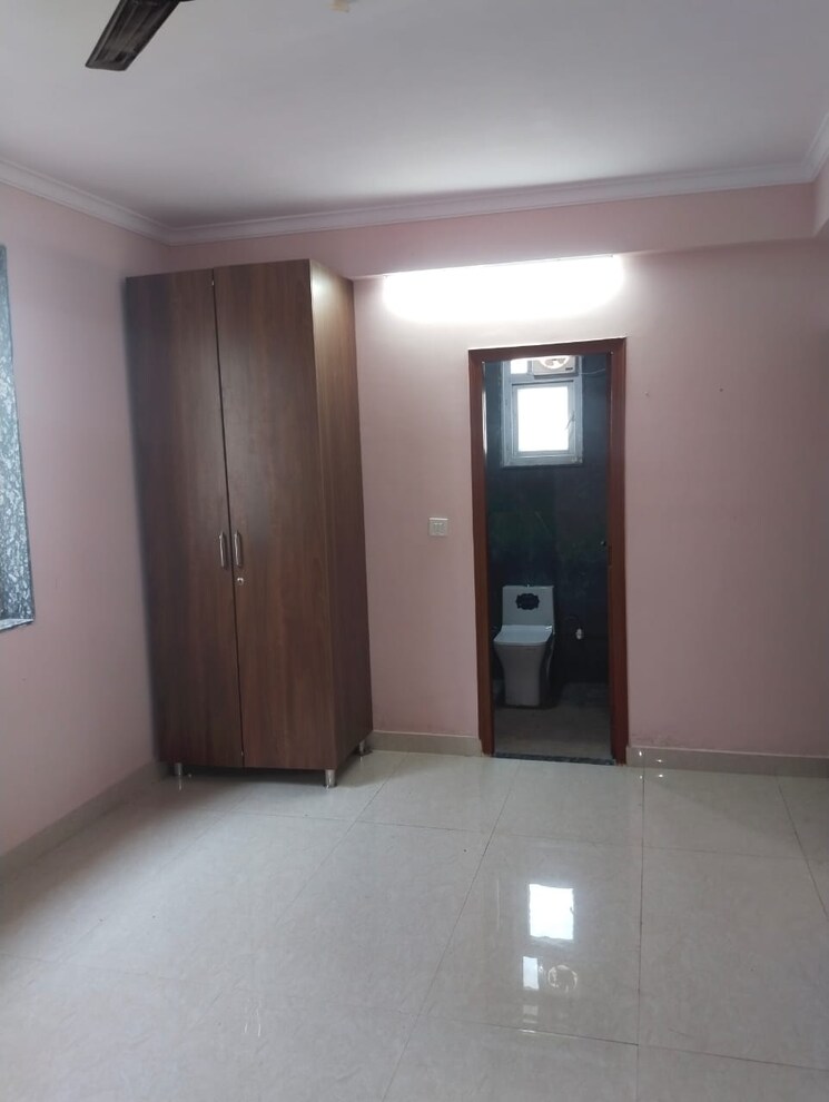 Room, sector 5 dwarka 2 Bedroom 1200 Sq.Ft. Apartment In Sector 5 Dwarka Delhi 9556982